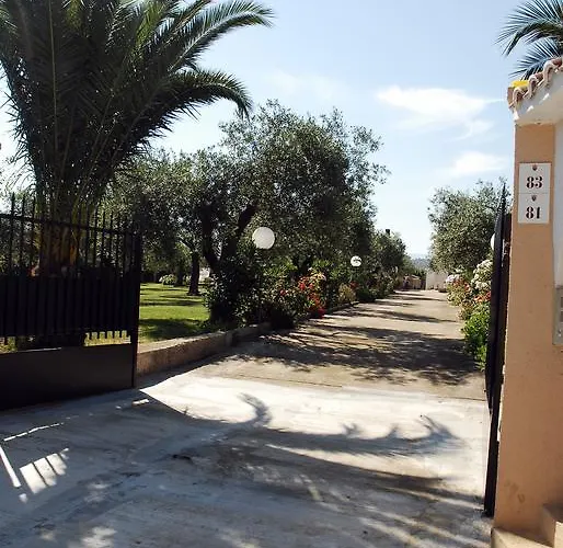 Eden Bed & Breakfast *